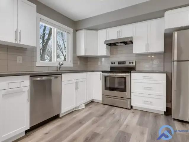 4 Bedroom Townhouse Edmonton AB 101042670