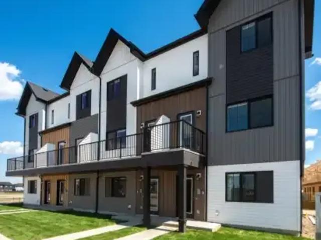 4 Bedroom Townhouse Edmonton AB 104753647