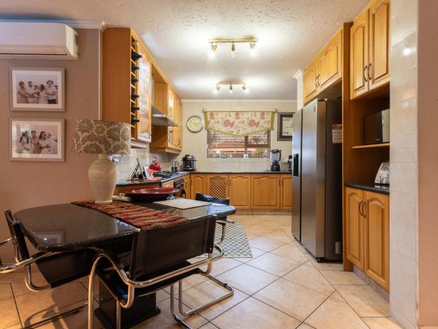 4 Bedroom Townhouse For Sale in Meyersdal