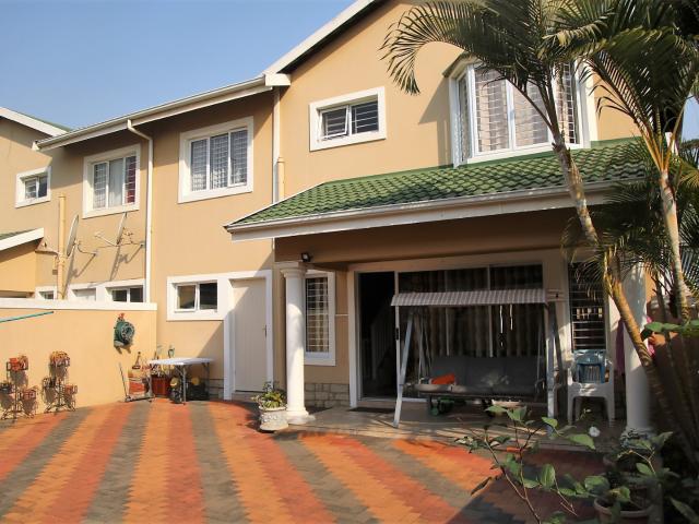 4 Bedroom Townhouse For Sale in Mount Edgecombe
