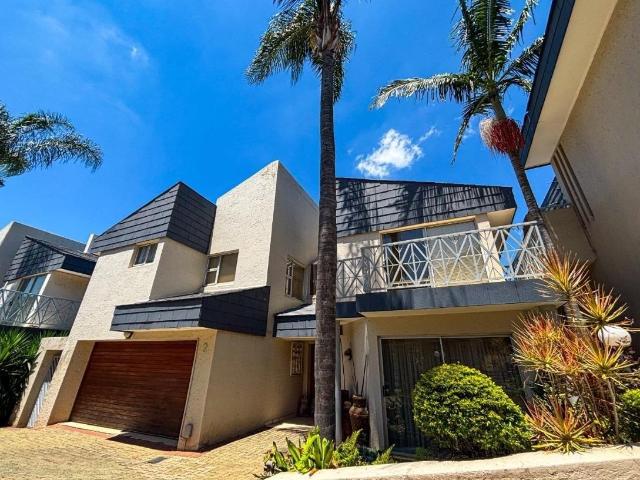 4 Bedroom Townhouse For Sale in Bassonia