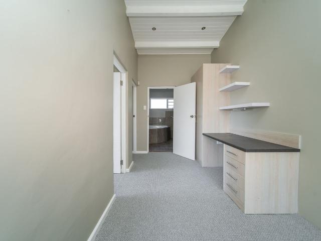 4 Bedroom Townhouse For Sale in Beacon Bay