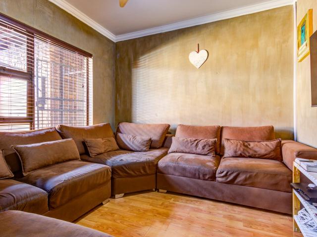4 Bedroom Townhouse For Sale in Benoni Central