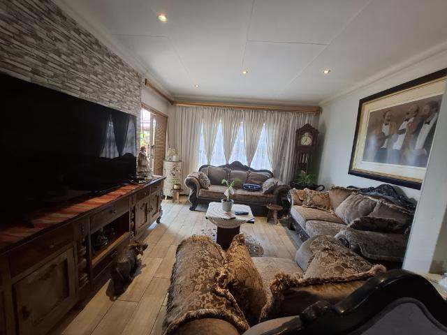 4 Bedroom Townhouse For Sale in Dal Fouche