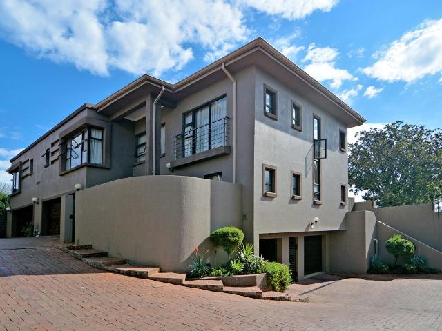 4 Bedroom Townhouse For Sale in Emmarentia