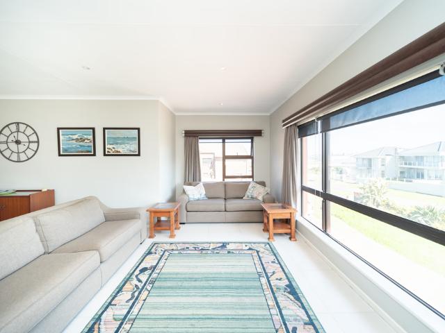 4 Bedroom Townhouse For Sale in Gonubie