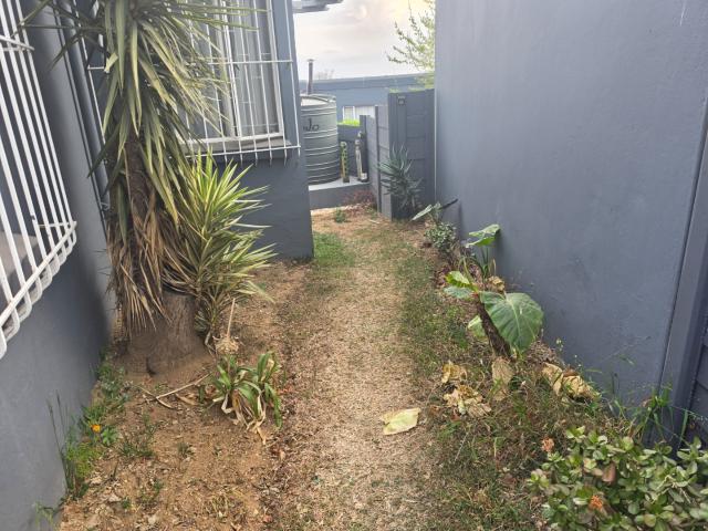 4 Bedroom Townhouse For Sale in Halfway House