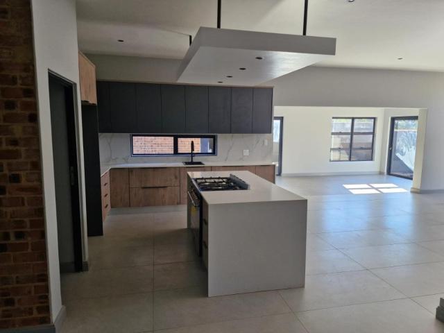 4 Bedroom Townhouse For Sale in Lynnwood