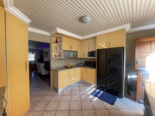 4 Bedroom Townhouse For Sale in Liefde En Vrede