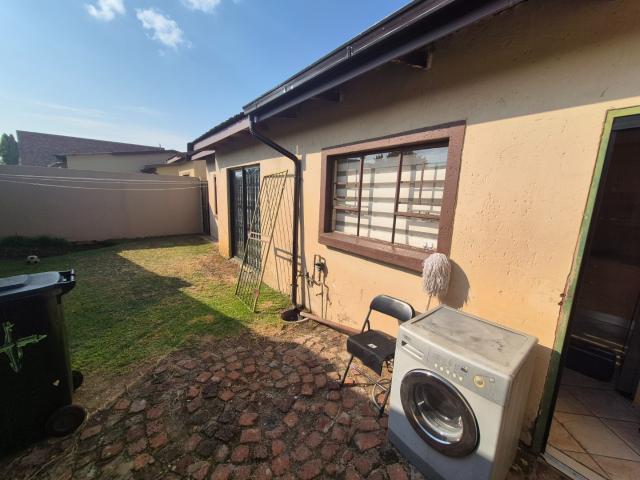 4 Bedroom Townhouse For Sale in Liefde En Vrede