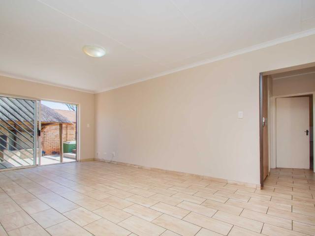 4 Bedroom Townhouse For Sale in Strubensvallei