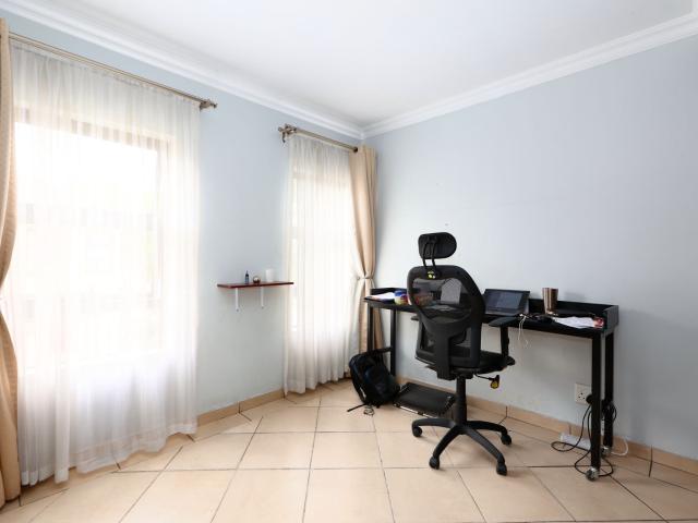 4 Bedroom Townhouse For Sale in Valley View Estate