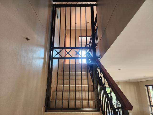 4 Bedroom Townhouse For Sale in Wilkoppies