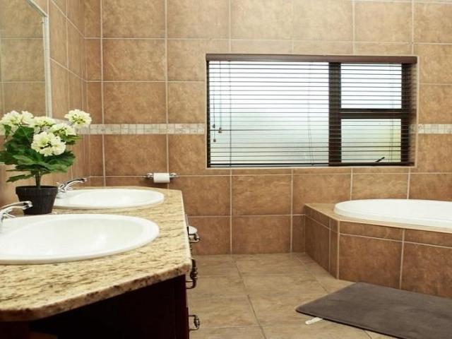 4 Bedroom townhouse freehold for sale in Vanderbijlpark SW 5