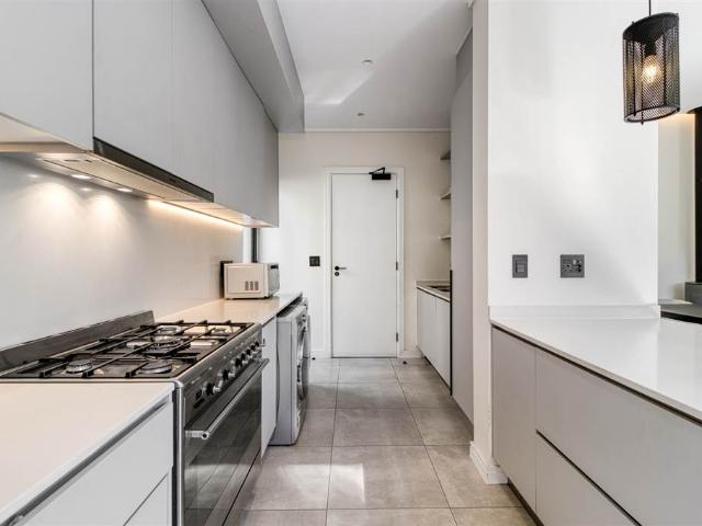 4 Bedroom Townhouse in Melrose