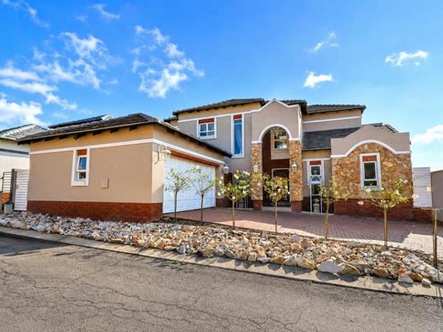 4 Bedroom Townhouse in Midstream Estate