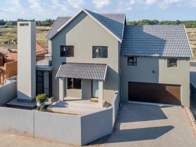 4 Bedroom Townhouse in Oak Land Estate