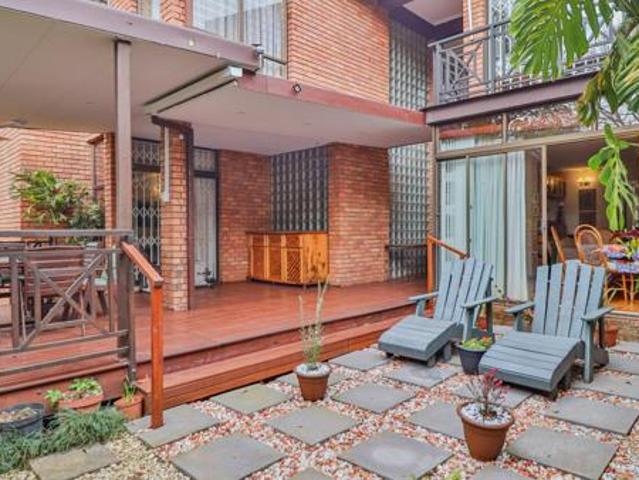 4 Bedroom Townhouse in Oak Park