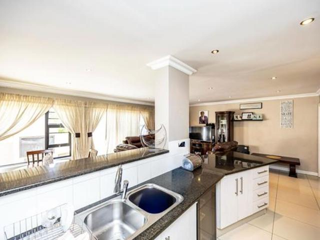 4 Bedroom Townhouse in Beacon Bay