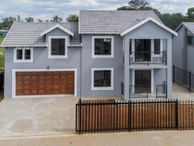 4 Bedroom Townhouse in Bloemspruit