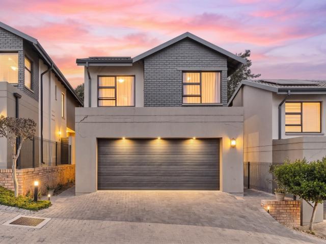 4 Bedroom Townhouse in Bryanston