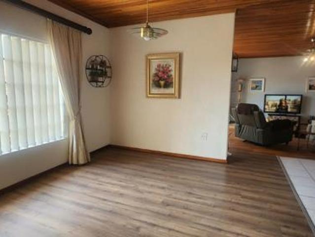 4 Bedroom House in Die Heuwel