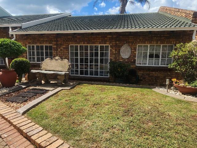 4 Bedroom House in Die Heuwel