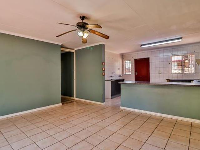 4 Bedroom Townhouse in Die Heuwel