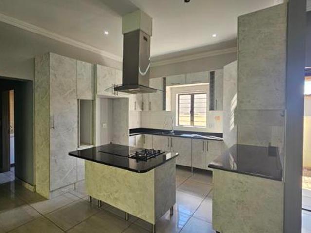 4 Bedroom Townhouse in Geelhoutpark