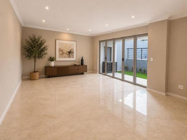4 Bedroom Townhouse in Hyde Park