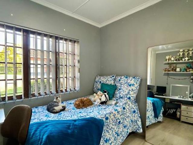 4 Bedroom Townhouse in Hayfields