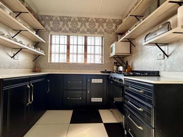 4 Bedroom Townhouse in Hayfields