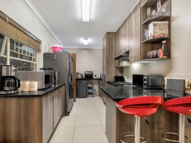 4 Bedroom Townhouse in Honeydew Manor