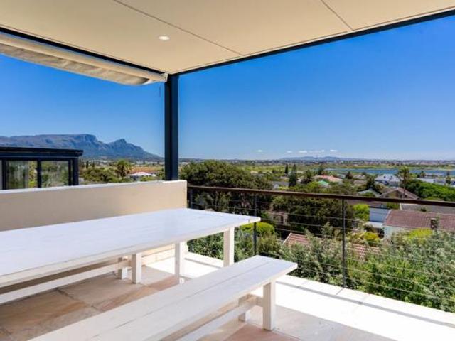 4 Bedroom Townhouse in Lakeside