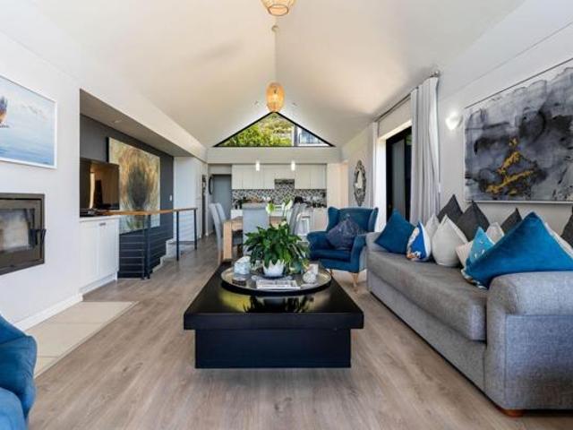 4 Bedroom Townhouse in Lakeside