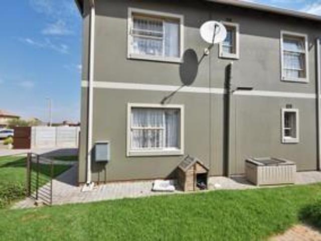 4 Bedroom Townhouse in Leopards Rest Security Estate