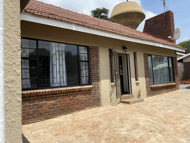 4 Bedroom Townhouse in Linden