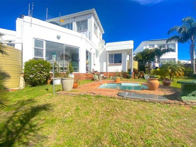 4 Bedroom Townhouse in Lovemore Heights