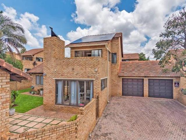 4 Bedroom Townhouse in Ruimsig