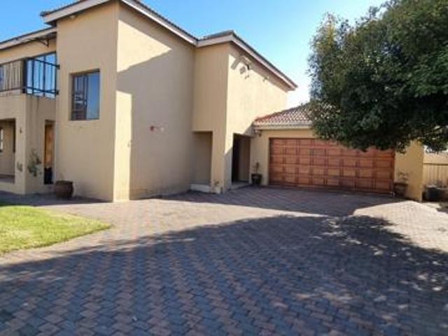 4 Bedroom Townhouse in Risiville