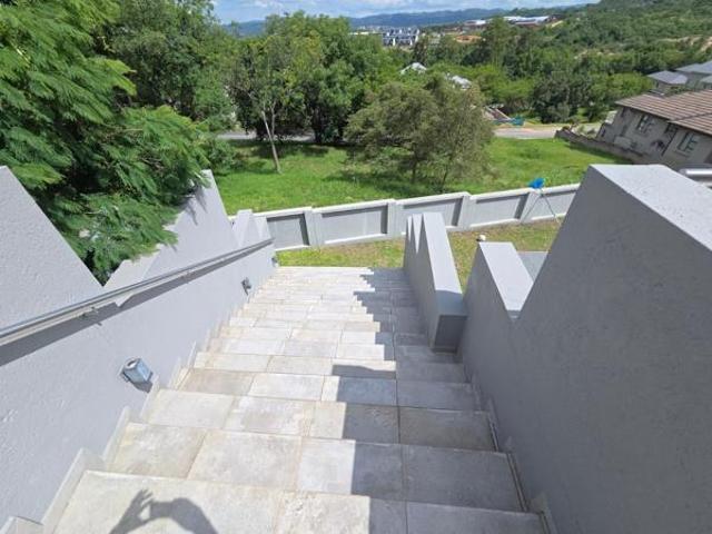 4 Bedroom Townhouse in Riverside Park