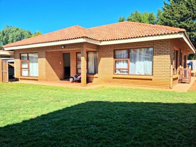 4 Bedroom Townhouse in Roylglen Gardens