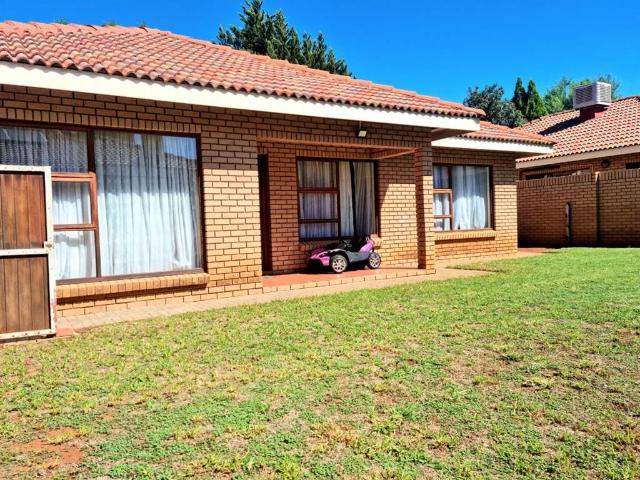 4 Bedroom Townhouse in Roylglen Gardens