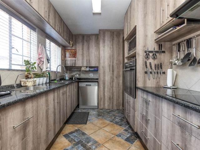 4 Bedroom Townhouse in Sundowner