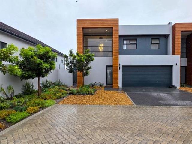 4 Bedroom Townhouse in Sandown