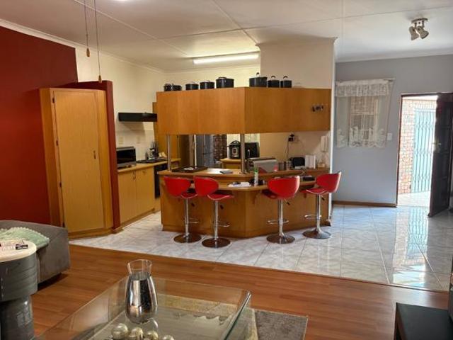 4 Bedroom Townhouse in Uitsig
