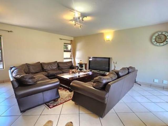 4 Bedroom Townhouse in Valley View Estate
