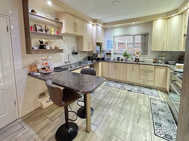 4 Bedroom Townhouse in Vanderbijlpark SW5