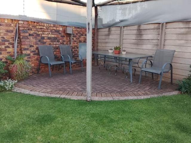 4 Bedroom Townhouse in Vanderbijlpark SE1