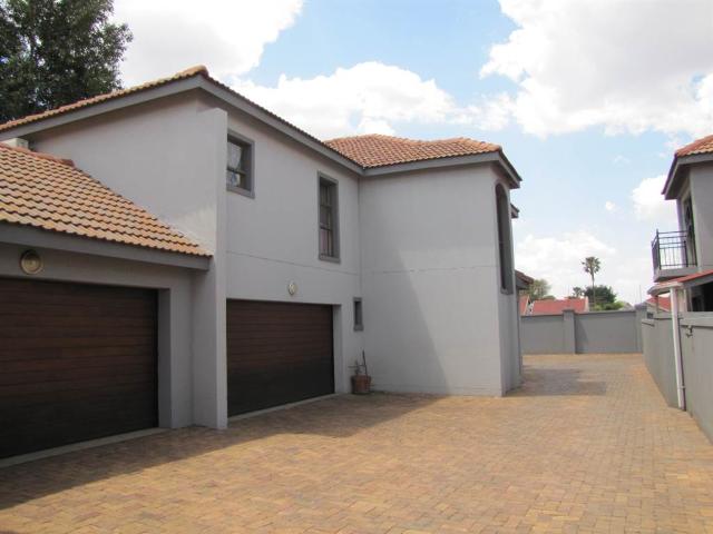 4 Bedroom Townhouse in Vanderbijlpark SE2